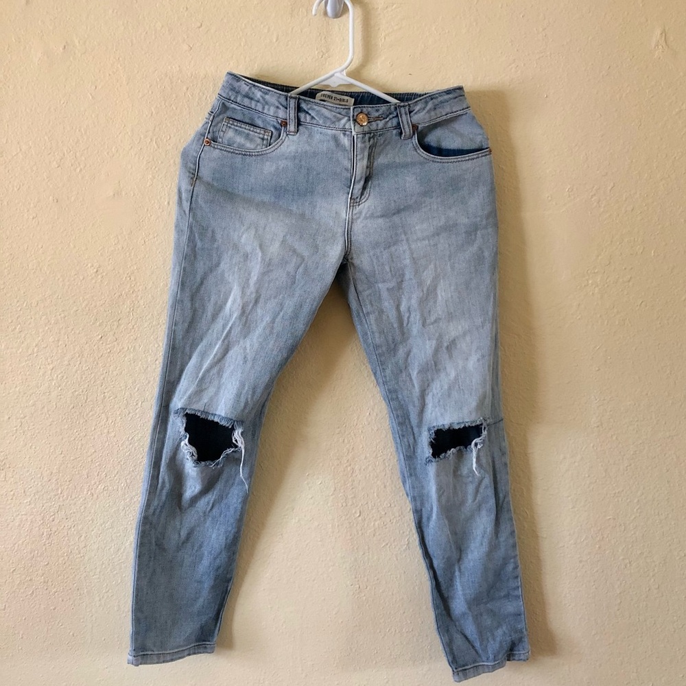 FOREVER 21 RIPPED JEANS